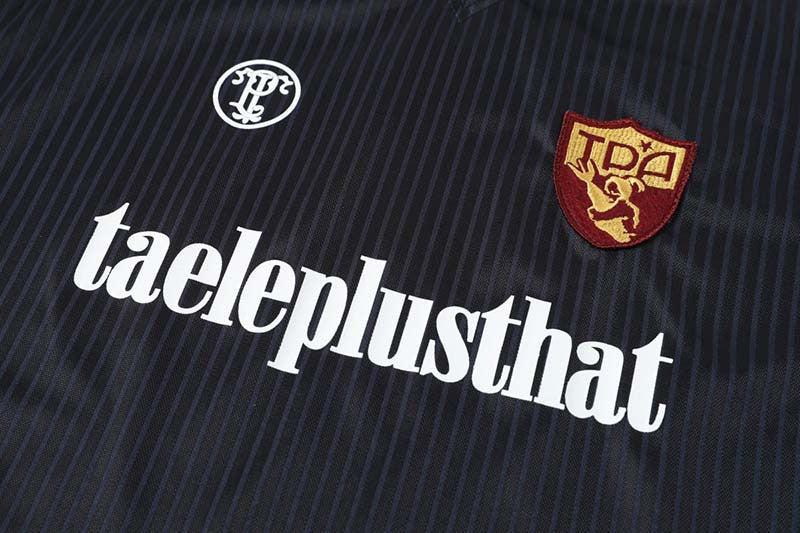 DAXUEN Long sleeve T-shirt styled like a football jersey