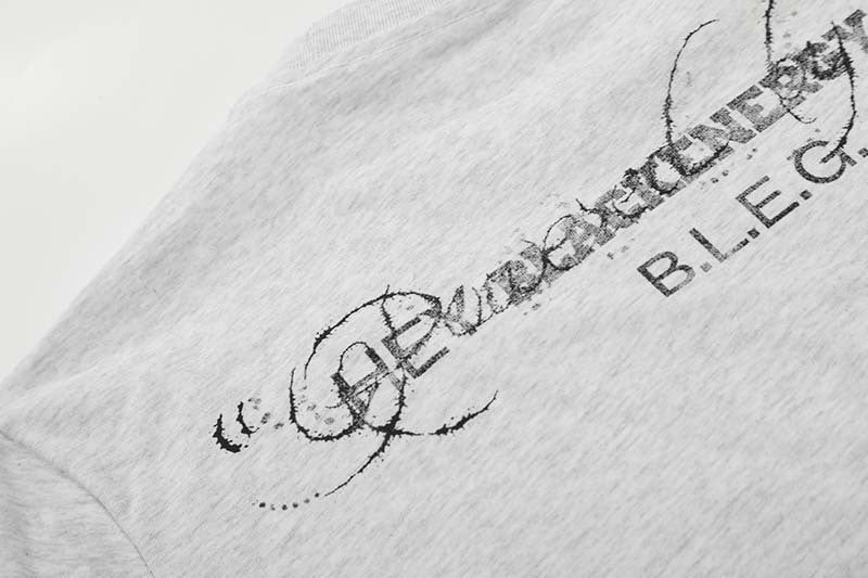 DAXUEN Crew neck graphic T-shirt with abstract flag print