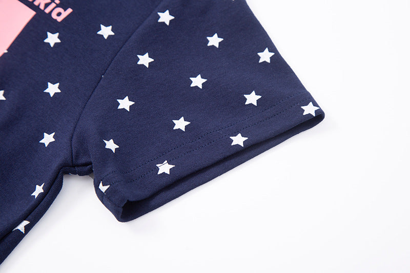 DAXUEN Star print crew neck T-shirt with bold text