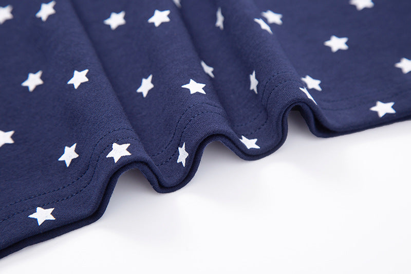 DAXUEN Star print crew neck T-shirt with bold text