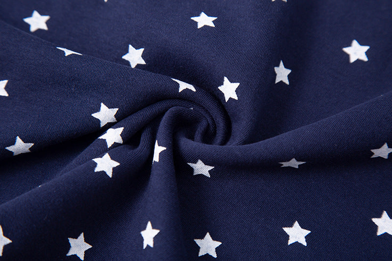 DAXUEN Star print crew neck T-shirt with bold text