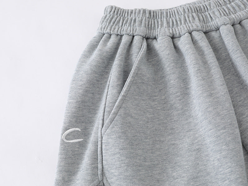 Loose-fitting wide leg sweatpants with star appliqué
