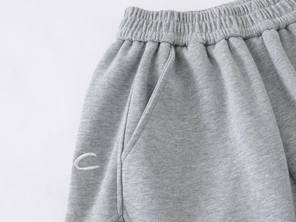 Loose-fitting wide leg sweatpants with star appliqué