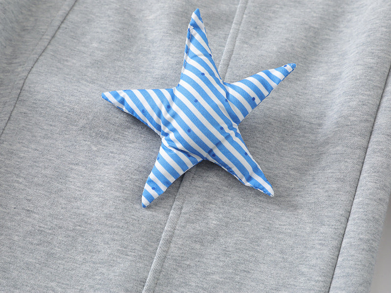 Loose-fitting wide leg sweatpants with star appliqué