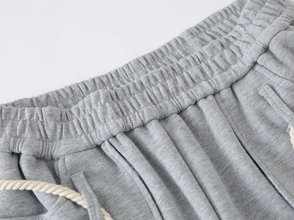 Loose-fitting balloon pants with plaid details