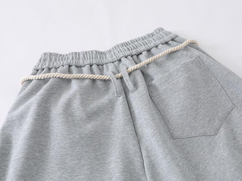 Loose-fitting balloon pants with plaid details