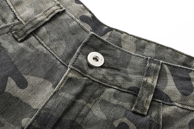 Wide-leg camouflage cargo pants