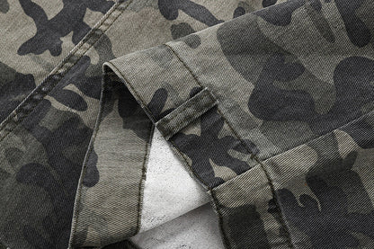 Wide-leg camouflage cargo pants
