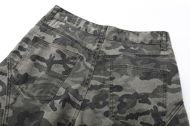 Wide-leg camouflage cargo pants