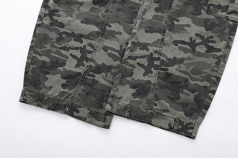 Wide-leg camouflage cargo pants
