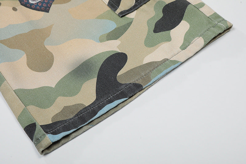 Multicolor camouflage cargo shorts with patches