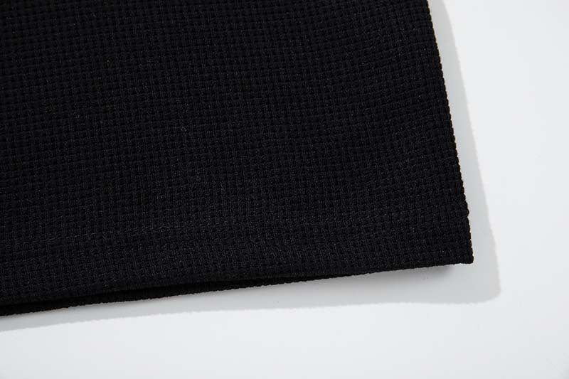 DAXUEN Black short-sleeved waffle knit t-shirt with graphic design