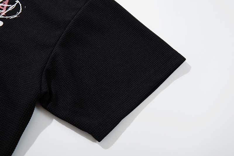 DAXUEN Black short-sleeved t-shirt with distressed graphic design