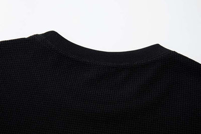 DAXUEN Black short-sleeved t-shirt with distressed graphic design