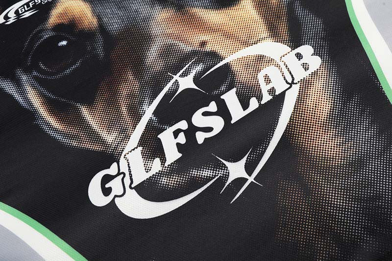 DAXUEN Short-sleeve athletic V-neck T-shirt with dog graphic