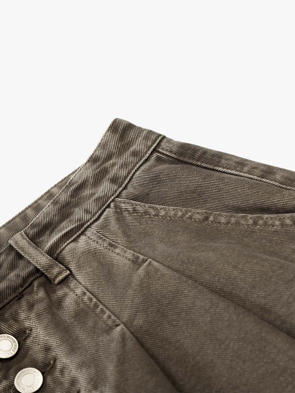 Multi-Button Pleated Curved-Leg Jeans; Gray / S, Gray / M, Gray / L, Gray / XL, Gray / 2XL