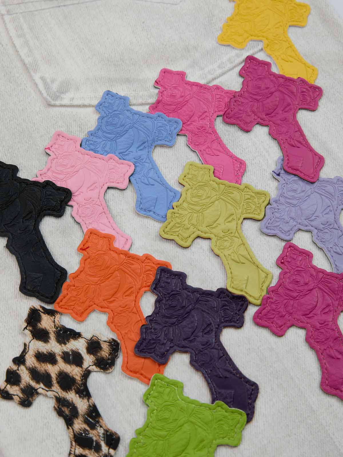 Colorful Cross Patch Straight Leg with Detachable Chain Jeans; White / M, White / L, White / XL, White / 2XL