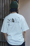 Rubbing Bath Cats Print T-shirt