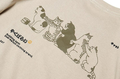 Rubbing Bath Cats Print T-shirt