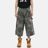 Sleek camouflage print cropped Jorts