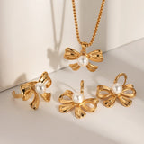 Front vew of the Pearl Bow Elegance Necklace 
