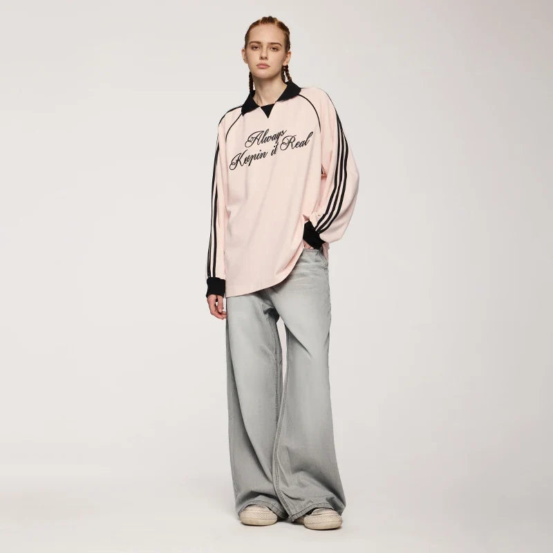 Model wearing the gray Baggy Fit Wide-Leg Jeans