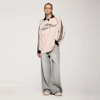 Model wearing the gray Baggy Fit Wide-Leg Jeans