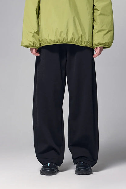 Model wearing the black Urban Comfort Sweatpants 
