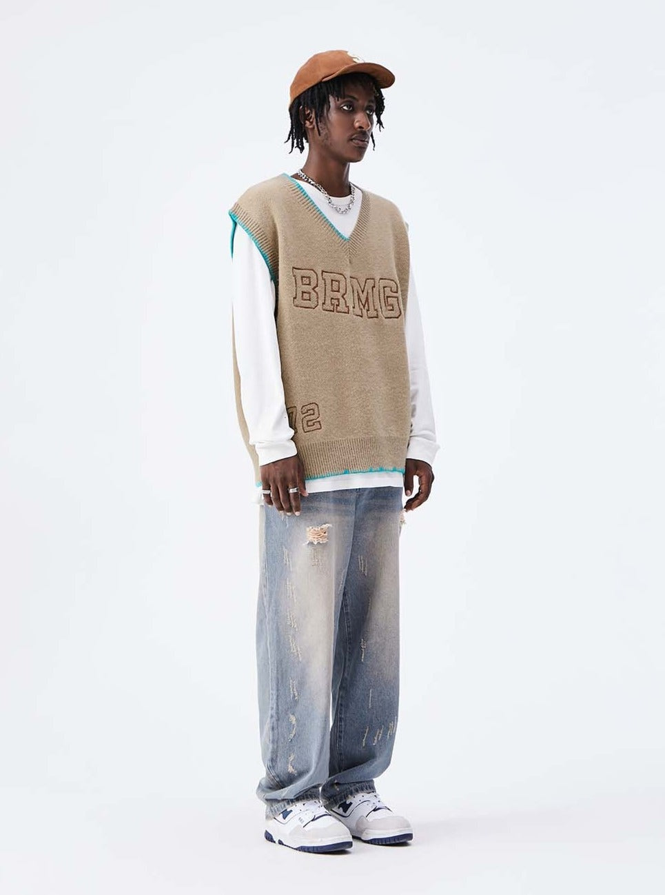 A guy wearing 72 knitted vest side view