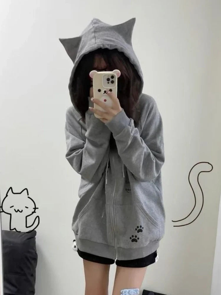 Model wearing the gray Y2K Kitty Paw Print Sweatshirt