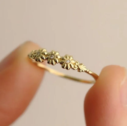 Elegant Gold Flower White Stone Ring
