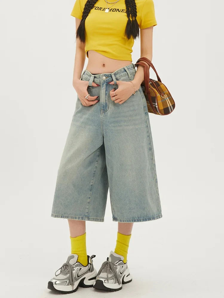 Model wearing the blue Casual Vintage Edge Shorts 