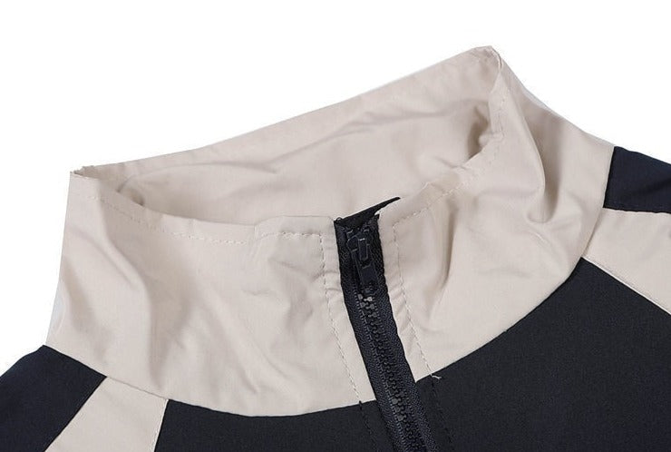 A stand collar of the Windbreaker Women's Jacket
