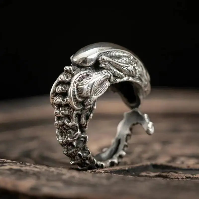 Adjustable Retro Skull Alien Ring