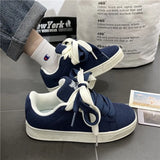 Versatile Retro Chic Casual Sneaker