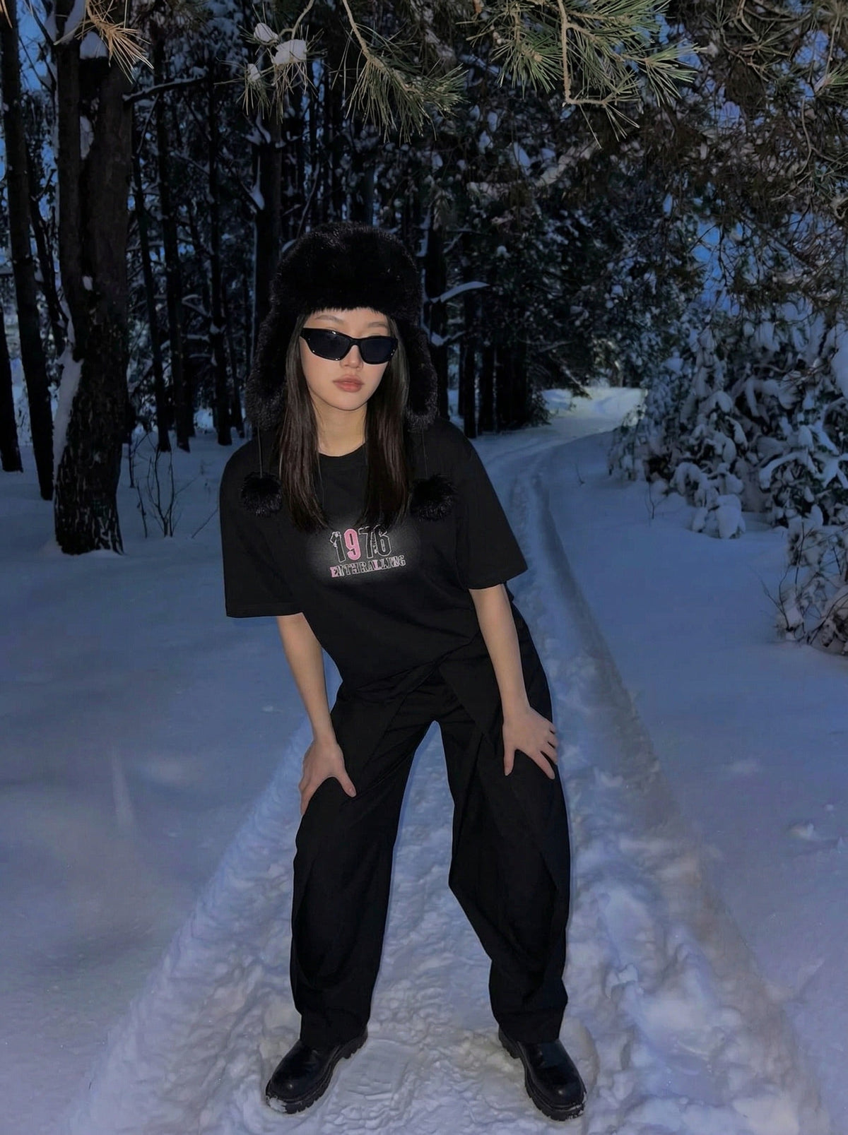 DAXUEN Relaxed-fit short-sleeved graphic T-shirt — model photo