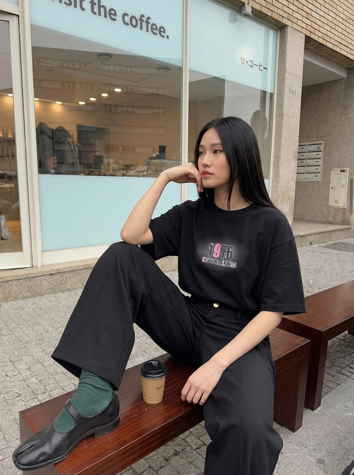 DAXUEN Relaxed-fit short-sleeved graphic T-shirt — model photo