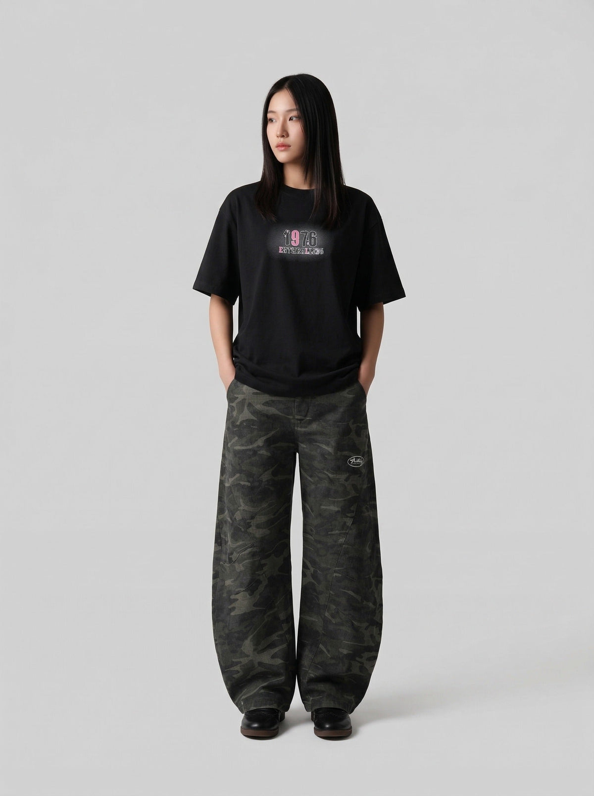 DAXUEN Relaxed-fit short-sleeved graphic T-shirt — model photo
