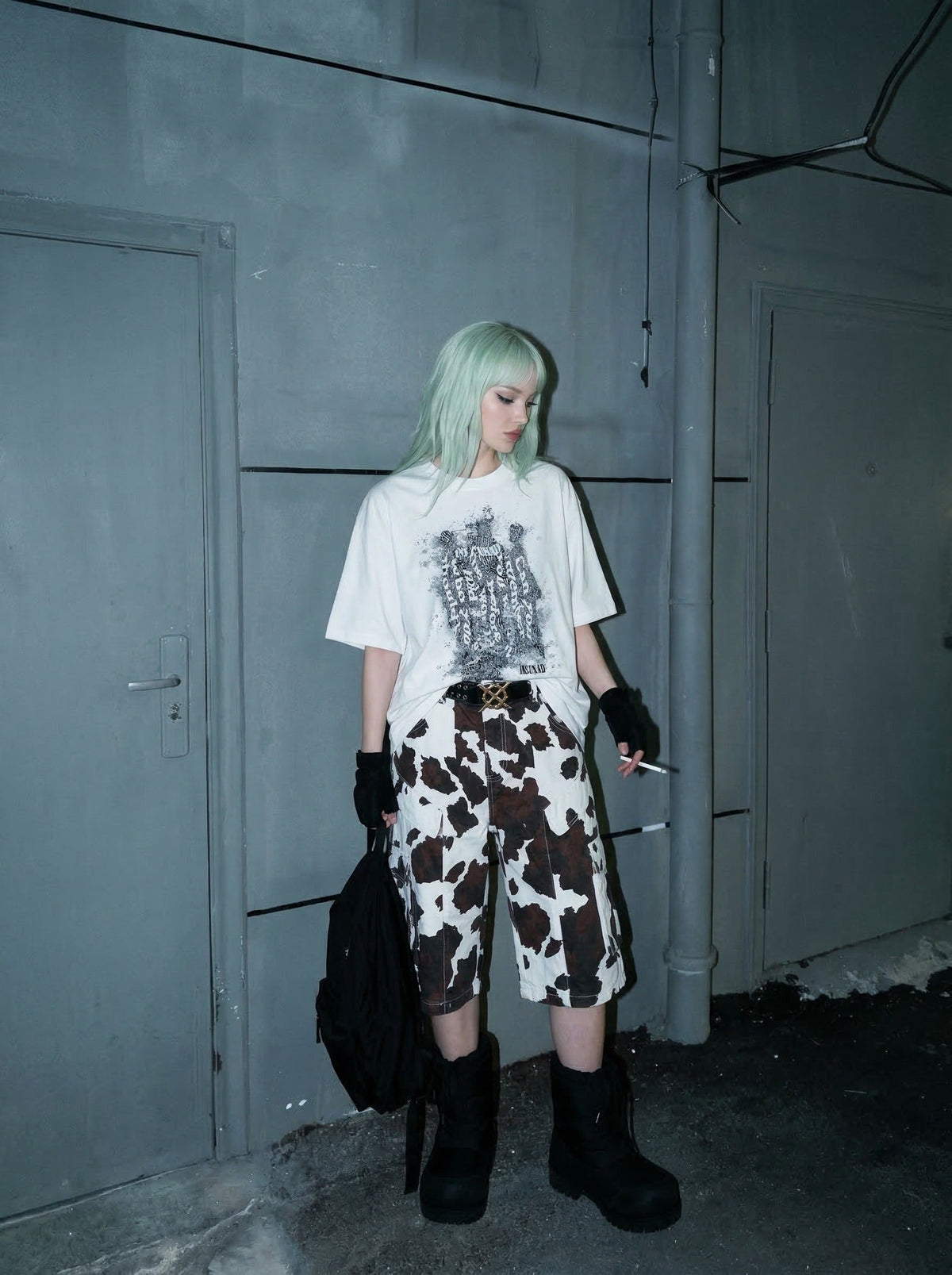 Oversized short-sleeved t-shirt with glitch graphic — model photo
