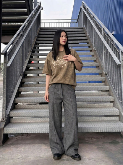 Washed graphic t-shirt with stars and emblem design — model photo