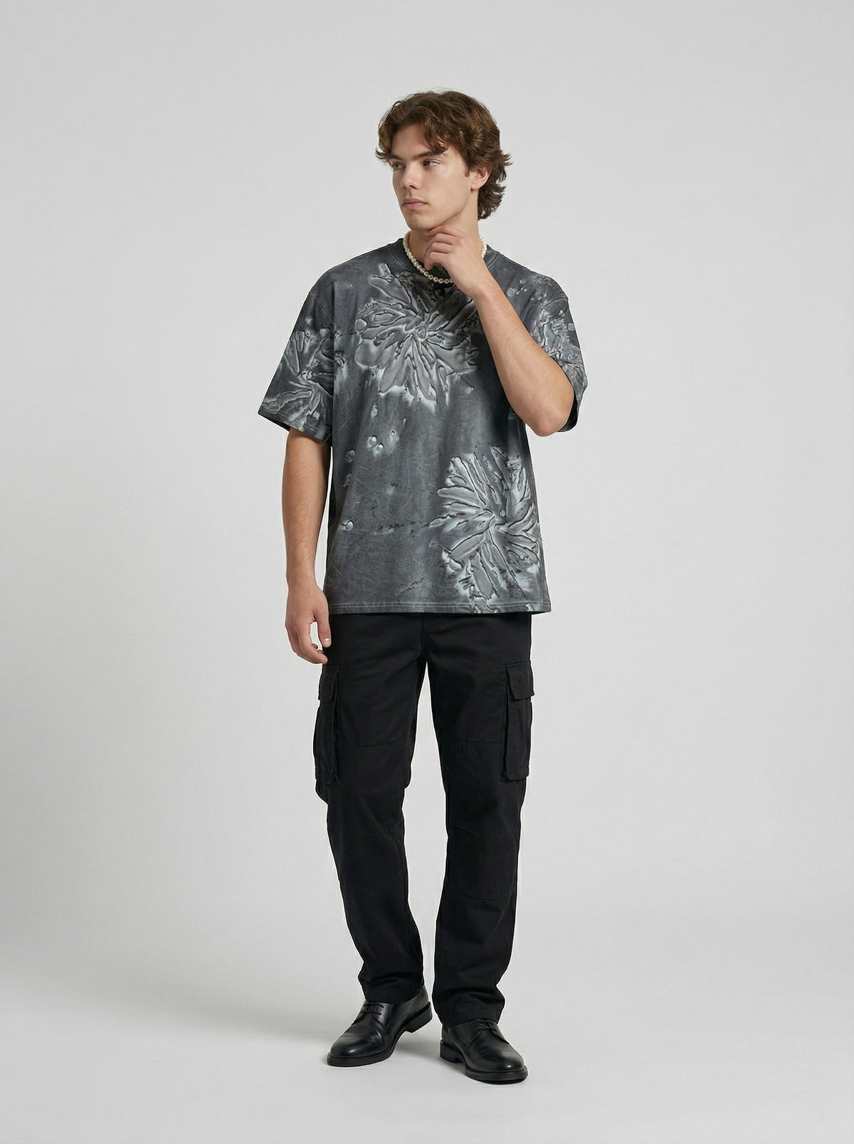 DAXUEN Short-sleeved abstract pattern t-shirt — model photo