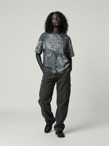DAXUEN Short-sleeved abstract pattern t-shirt — model photo