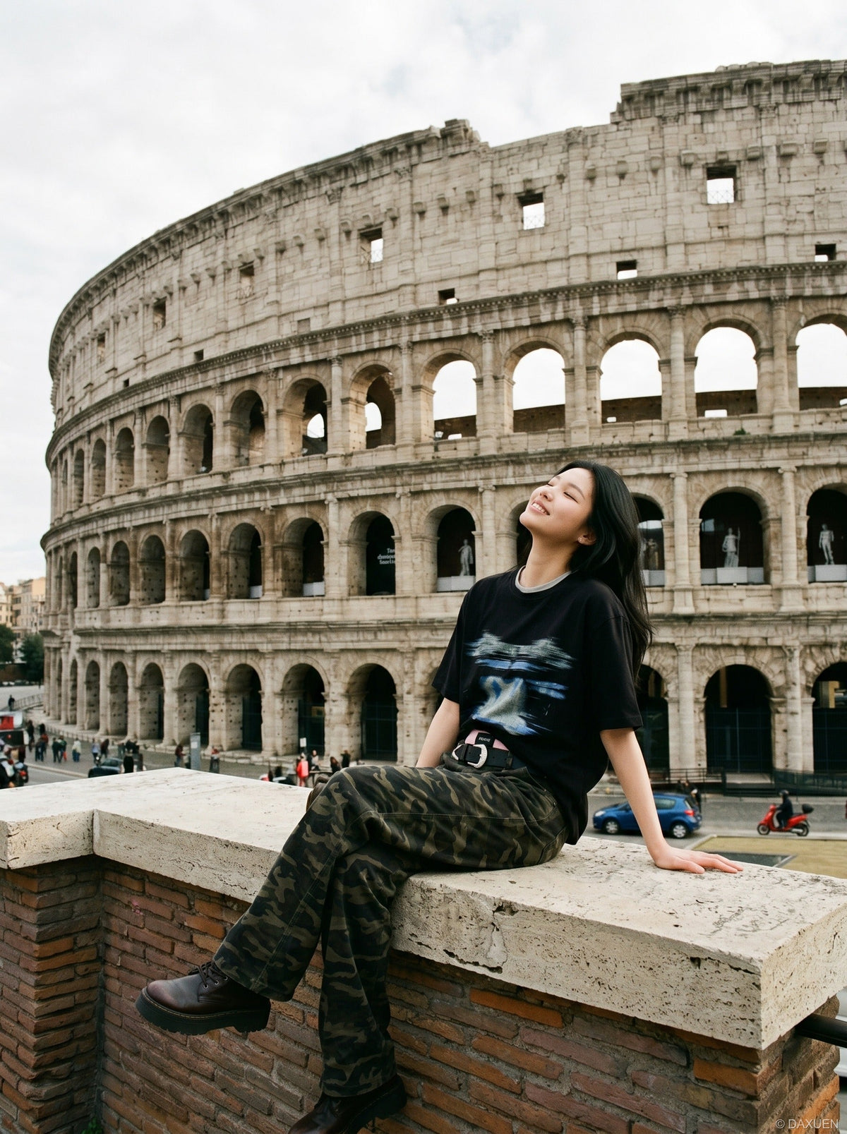 DAXUEN black oversized abstract brushstroke graphic tee — model photo