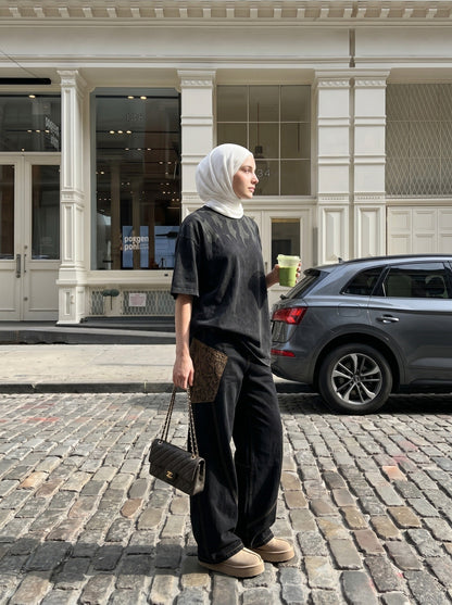 DAXUEN dark charcoal oversized abstract drip print tee — model photo