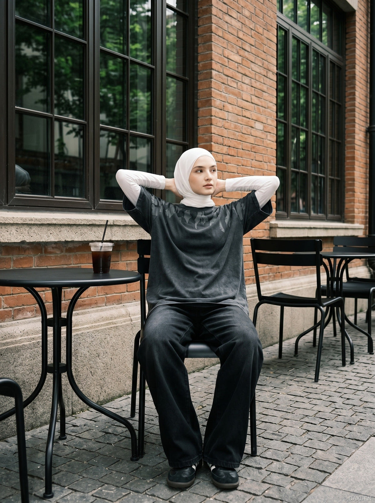 DAXUEN dark charcoal oversized abstract drip print tee — model photo