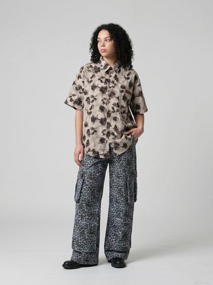 DAXUEN Men's short-sleeve button-up shirt with floral print — model photo