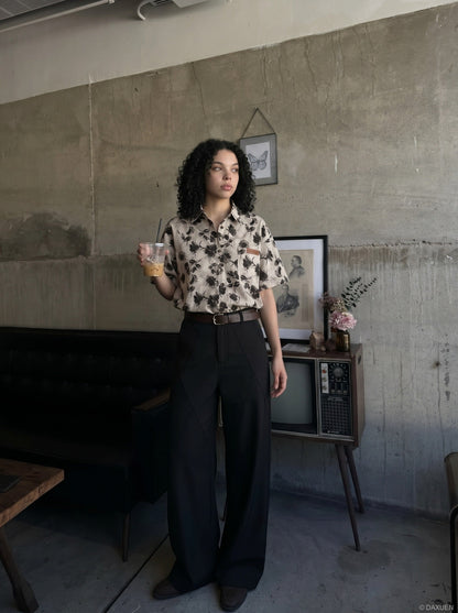 DAXUEN Men's short-sleeve button-up shirt with floral print — model photo