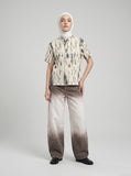 DAXUEN Short-sleeved button-up shirt with abstract print — model photo