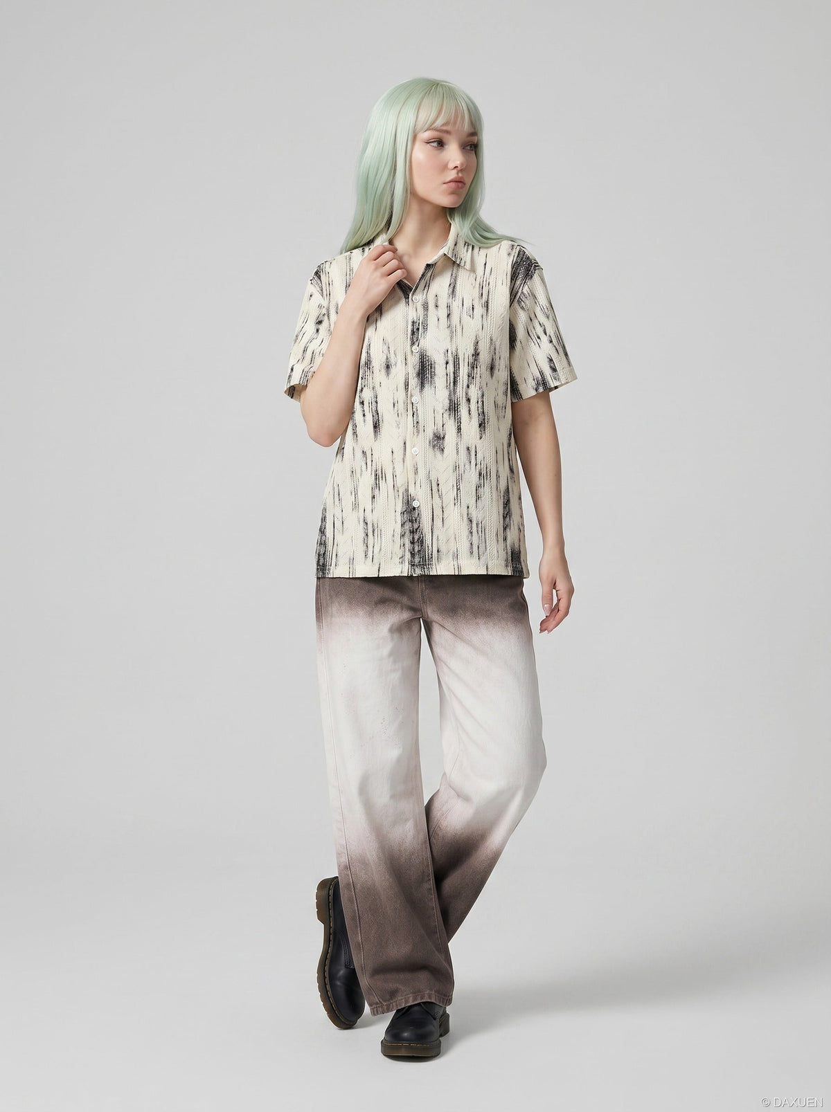DAXUEN Short-sleeved button-up shirt with abstract print — model photo