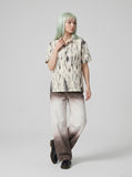 DAXUEN Short-sleeved button-up shirt with abstract print — model photo